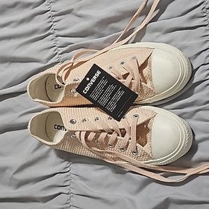Women's Converse size 8